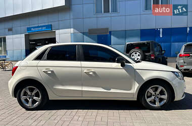 Хэтчбек Audi A1 2014 в 