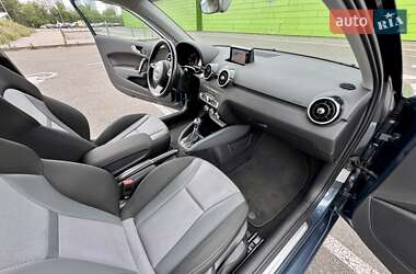 Хэтчбек Audi A1 2015 в 