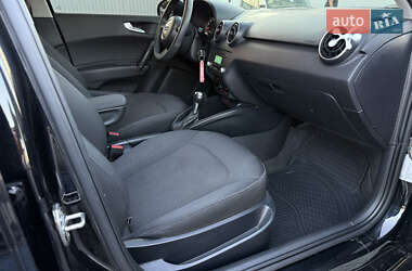Хэтчбек Audi A1 2012 в 