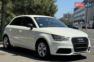 Хэтчбек Audi A1 2012 в 