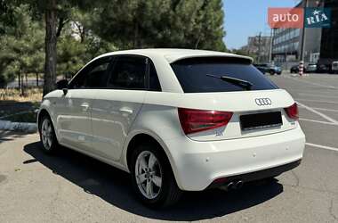 Хэтчбек Audi A1 2012 в 