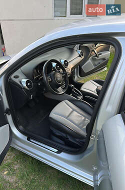 Хэтчбек Audi A1 2013 в 