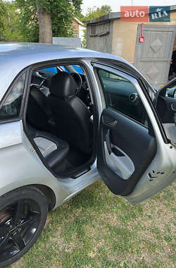 Хэтчбек Audi A1 2013 в 