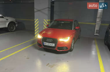 Хэтчбек Audi A1 2011 в 
