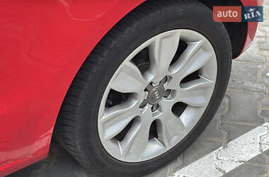 Хэтчбек Audi A1 2011 в 