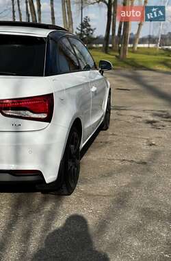 Хэтчбек Audi A1 2015 в 