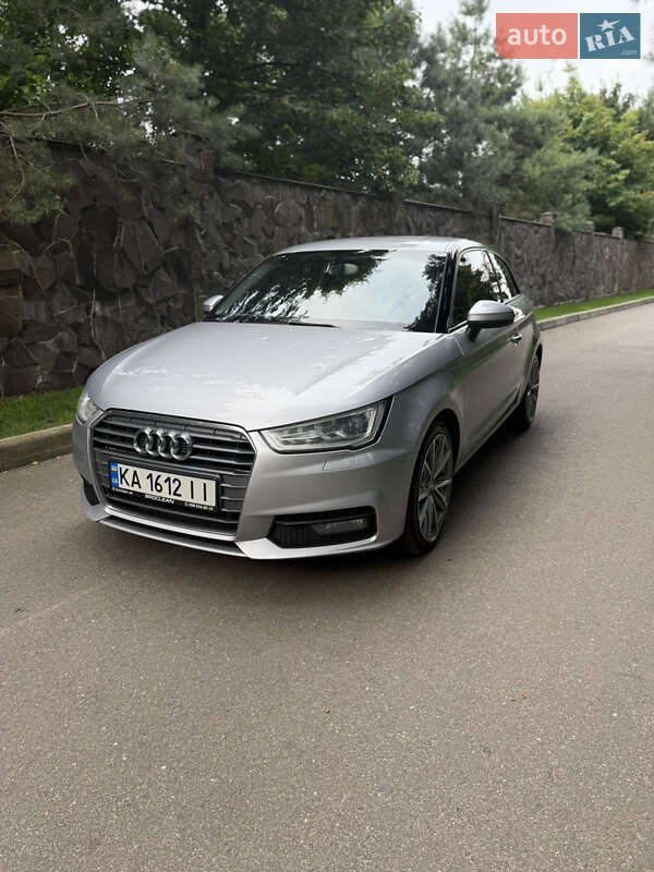 Хэтчбек Audi A1 2015 в 