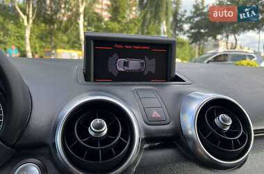 Хэтчбек Audi A1 2013 в 