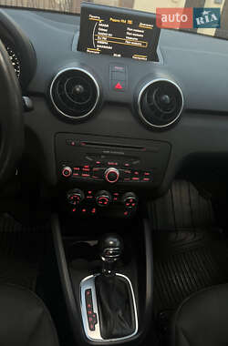 Хэтчбек Audi A1 2013 в 