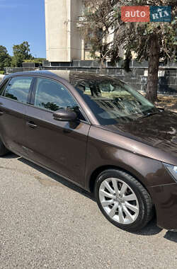 Хэтчбек Audi A1 2013 в 