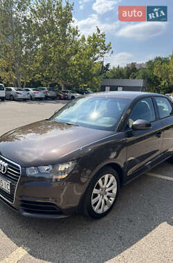 Хэтчбек Audi A1 2013 в 