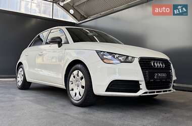 Хэтчбек Audi A1 2013 в 