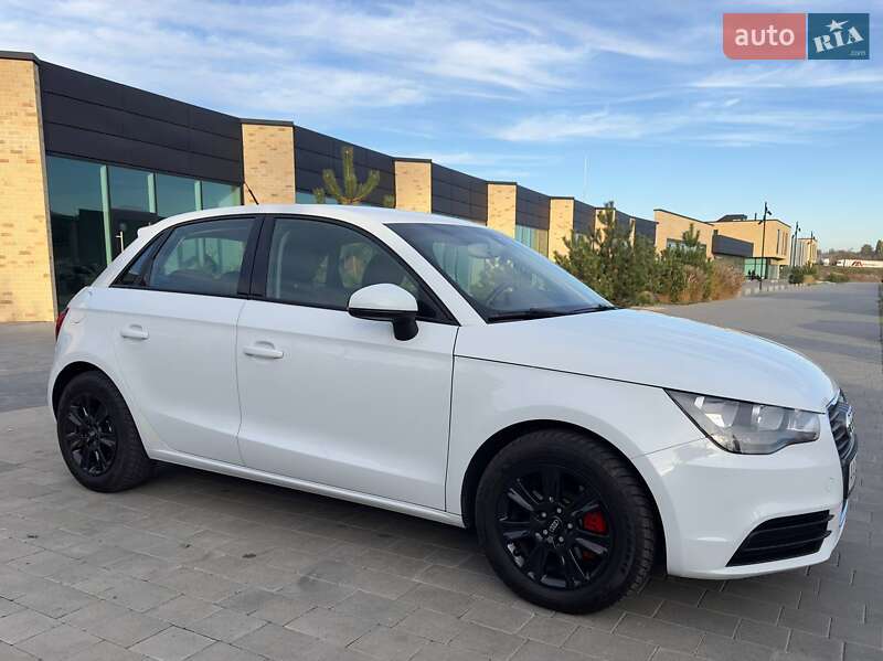 Хэтчбек Audi A1 2013 в 