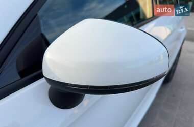 Хэтчбек Audi A1 2013 в 