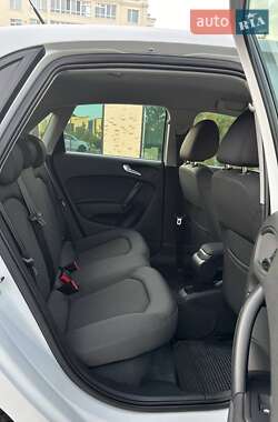 Хэтчбек Audi A1 2013 в 