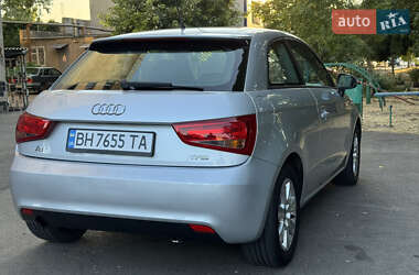 Хэтчбек Audi A1 2011 в 