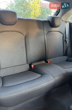 Хэтчбек Audi A1 2011 в 