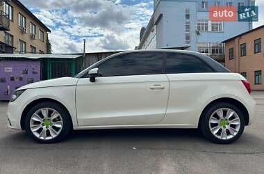Хэтчбек Audi A1 2012 в 