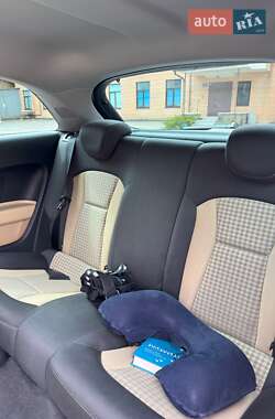 Хэтчбек Audi A1 2012 в 