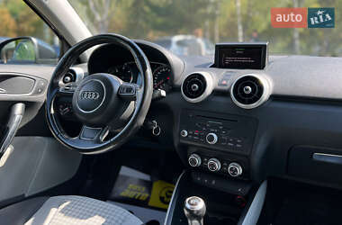 Хэтчбек Audi A1 2012 в 