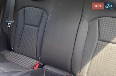 Хетчбек Audi A1 2012 в 