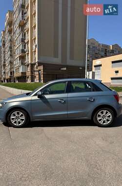 Хэтчбек Audi A1 2012 в 