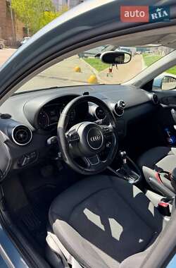 Хэтчбек Audi A1 2012 в 
