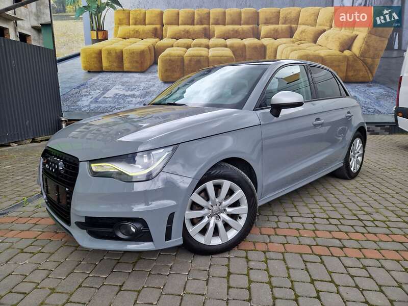 Хетчбек Audi A1 2012 в 