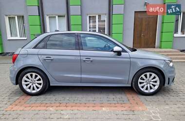 Хетчбек Audi A1 2012 в 