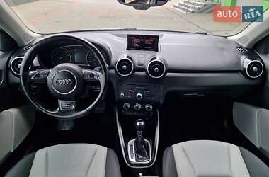 Хетчбек Audi A1 2012 в 