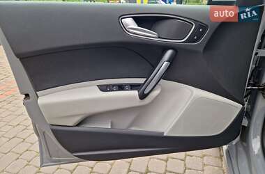 Хетчбек Audi A1 2012 в 