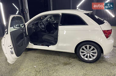 Хетчбек Audi A1 2011 в 