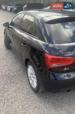 Хетчбек Audi A1 2012 в 