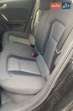 Хетчбек Audi A1 2012 в 