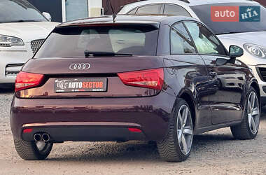 Хэтчбек Audi A1 2011 в 