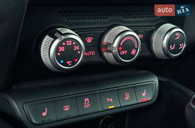 Хэтчбек Audi A1 2011 в 