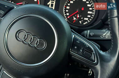 Хэтчбек Audi A1 2011 в 