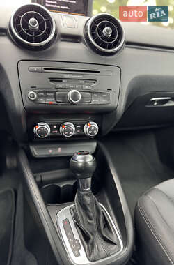 Хэтчбек Audi A1 2011 в 