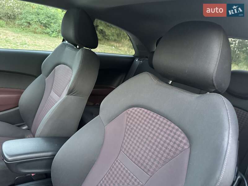 Хэтчбек Audi A1 2012 в Запорожье