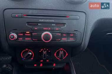 Хетчбек Audi A1 2012 в 