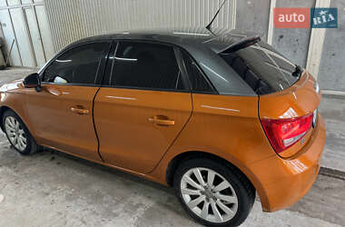 Хетчбек Audi A1 2012 в 