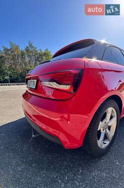 Хетчбек Audi A1 2015 в 