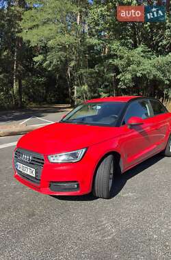 Хетчбек Audi A1 2015 в 