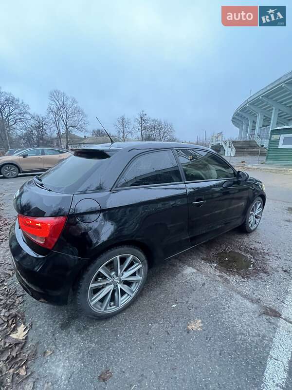 Хэтчбек Audi A1 2011 в Полтаве