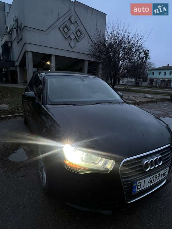 Хэтчбек Audi A1 2011 в Полтаве