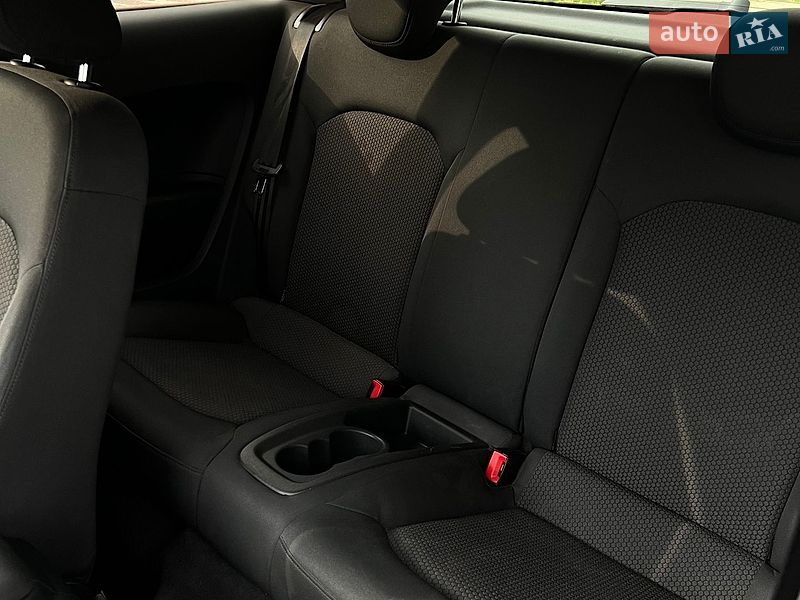 Хэтчбек Audi A1 2011 в Полтаве