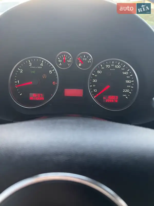 Хэтчбек Audi A2 2000 в 