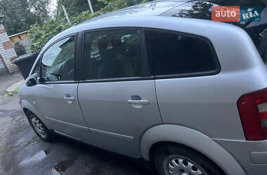 Хэтчбек Audi A2 2004 в 