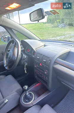 Хэтчбек Audi A2 2004 в 