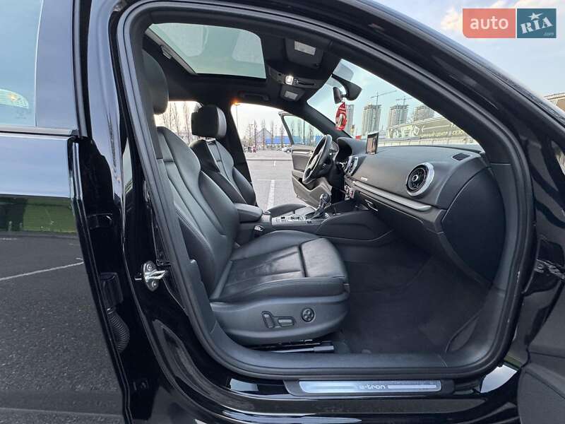 Хетчбек Audi A3 Sportback 2018 в Києві